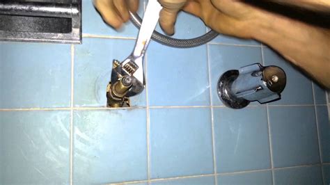 How to Fix a Leaky Shower Head 